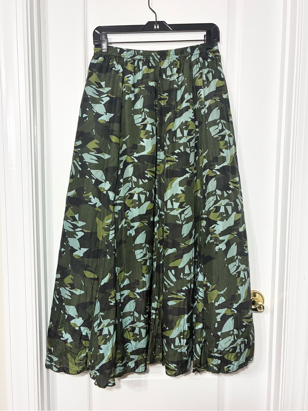 Chico’s SILK Crinkle Leaf Print Pleated Maxi Skirt Green Blue Size 1 (M/8)
